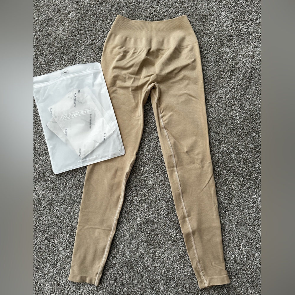 NWT Alphalete Amplify - Nude